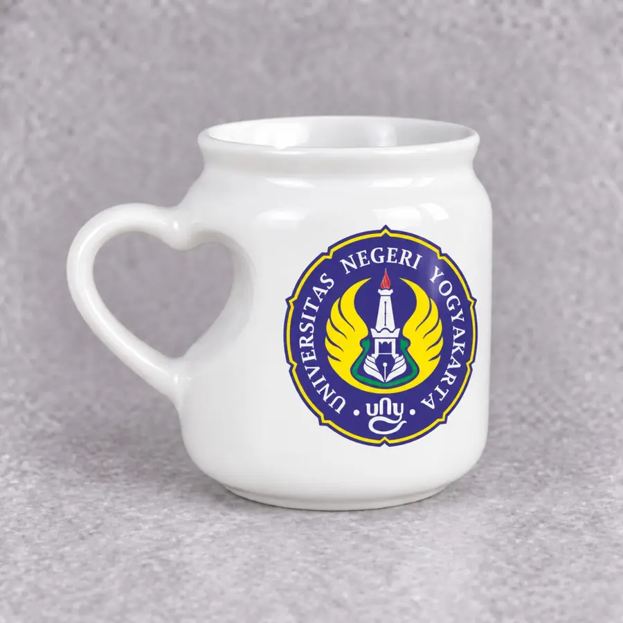 Mug Mey-Mey Love dengan gagang hati dan contoh cetak logo pada mug